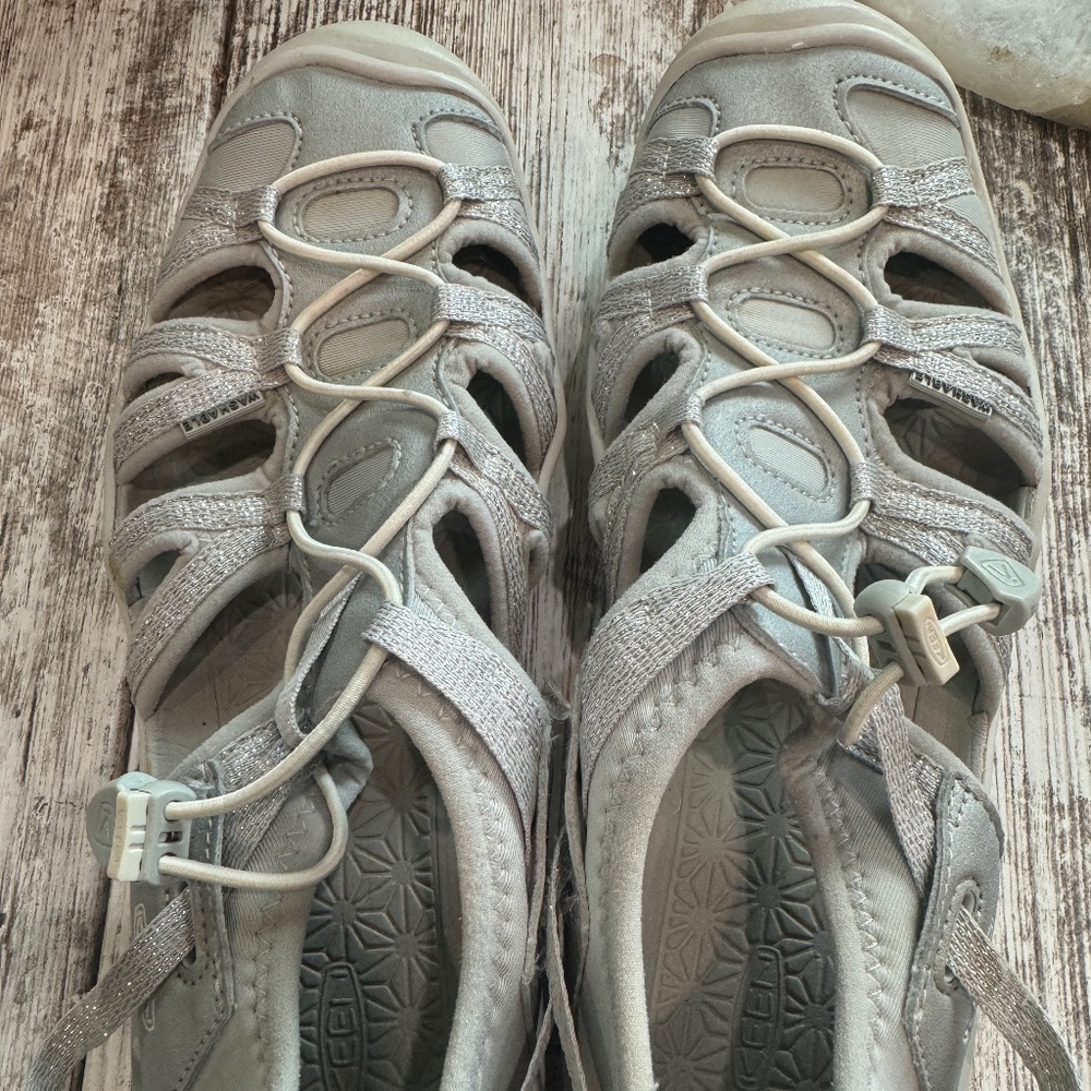 Big Girls sandals, Keen , size 5, grey